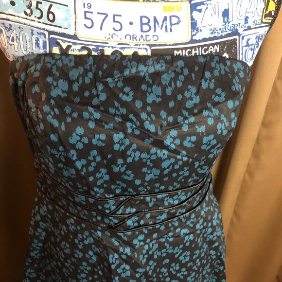 Romy Strapless Flower Petal Dress - Picture 3 of 11